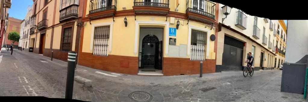 Hostal Paco'S Seville Exterior photo